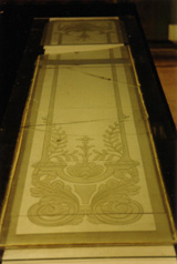 To reconstruct glass plate with step etching.